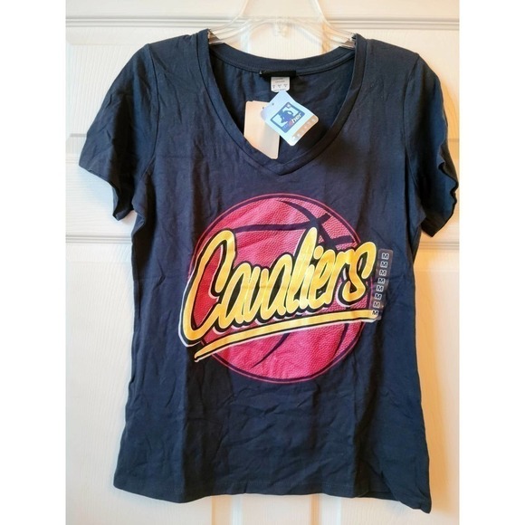 NBA Cleveland Cavaliers Basketball T-Shirt Medium - Picture 5 of 7
